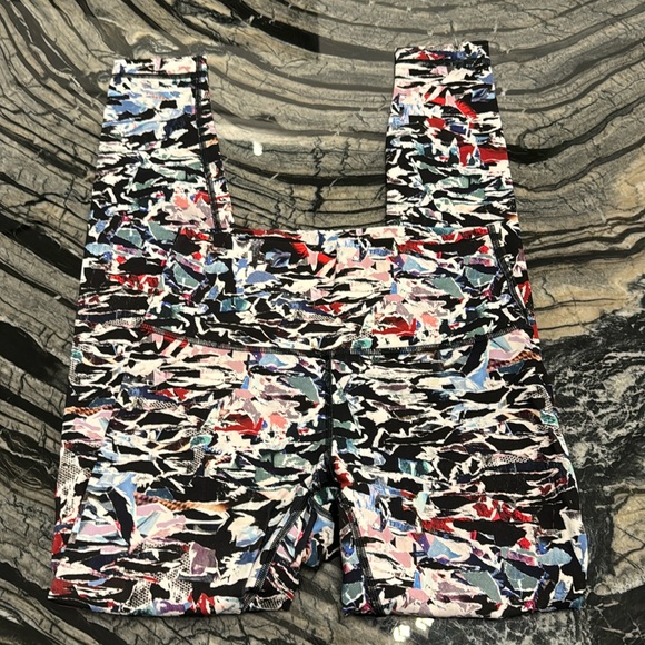 Lululemon leggings size 6 - Picture 2 of 5